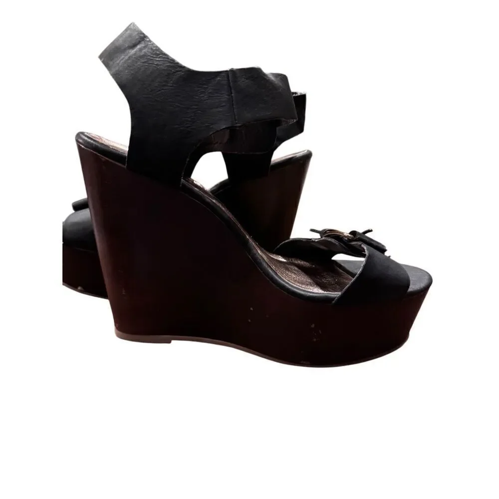 Madden Girl 5.5 inch platform strappy sandals size 9